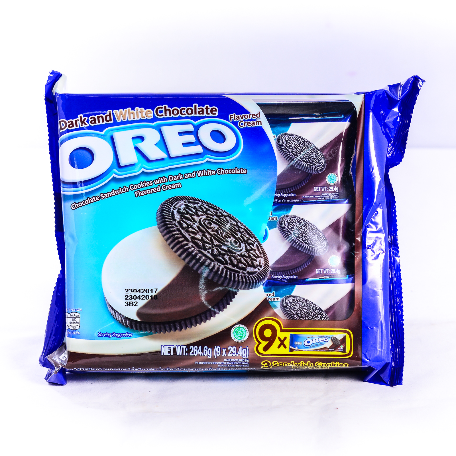 OREO DARK AND WHITE CHOCOLATE FLAVORED CREAM SANDWICH COOKIES 28.5G X 9